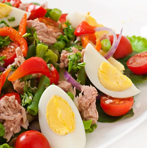 Salad with tuna, tomatoes, potato and onion